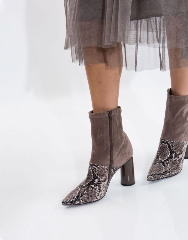 lustful bootie jeffrey campbell