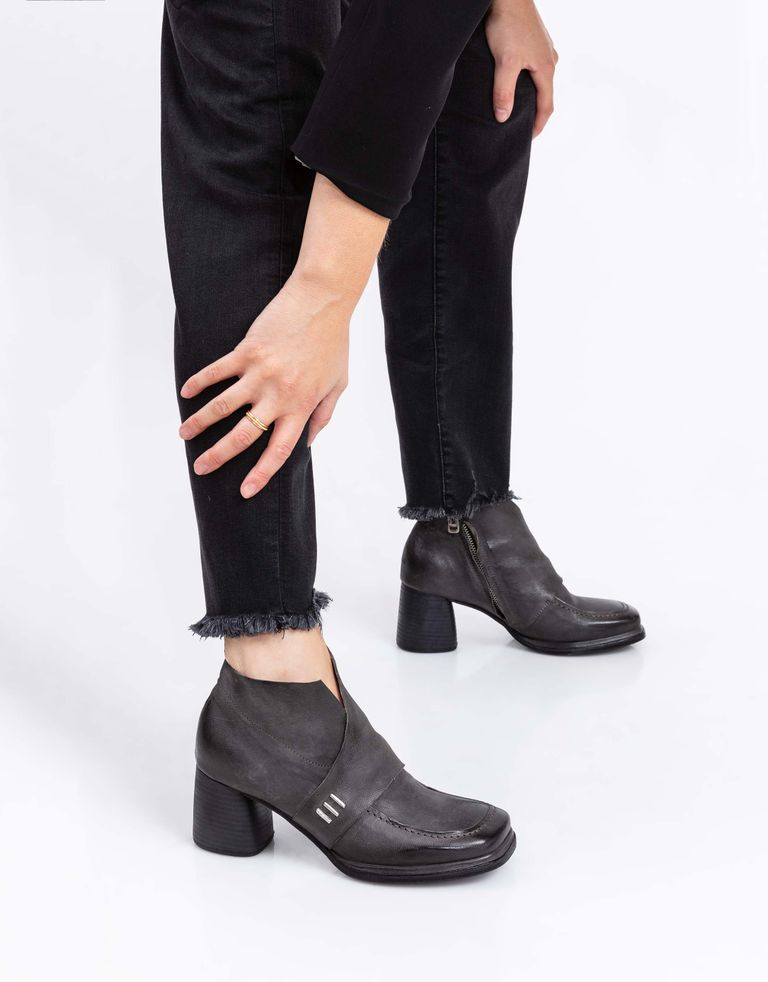 נעלי נשים - A.S. 98 - מגפונים עם עקב DIZA - אפור