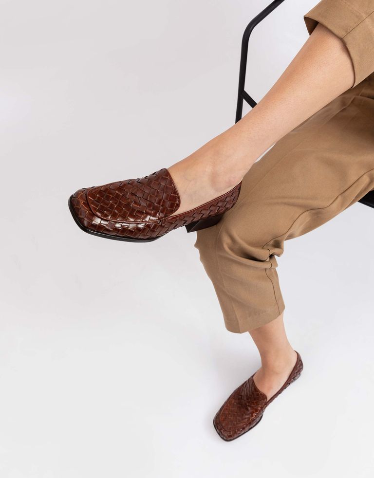 נעלי נשים - Jeffrey Campbell - מוקסינים קלועים BRODRIC - חום4