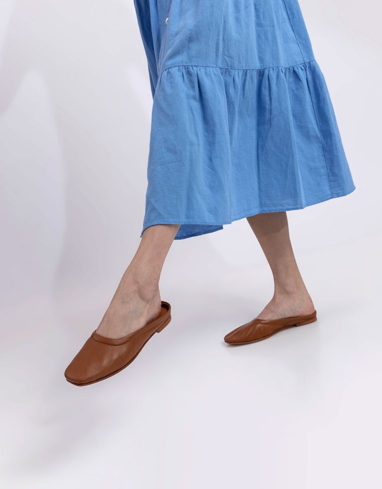 SOL SANA / כפכפים שטוחים סגורים HALLY קאמל.1