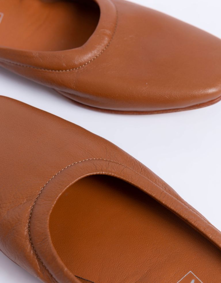 SOL SANA / כפכפים שטוחים סגורים HALLY קאמל.4