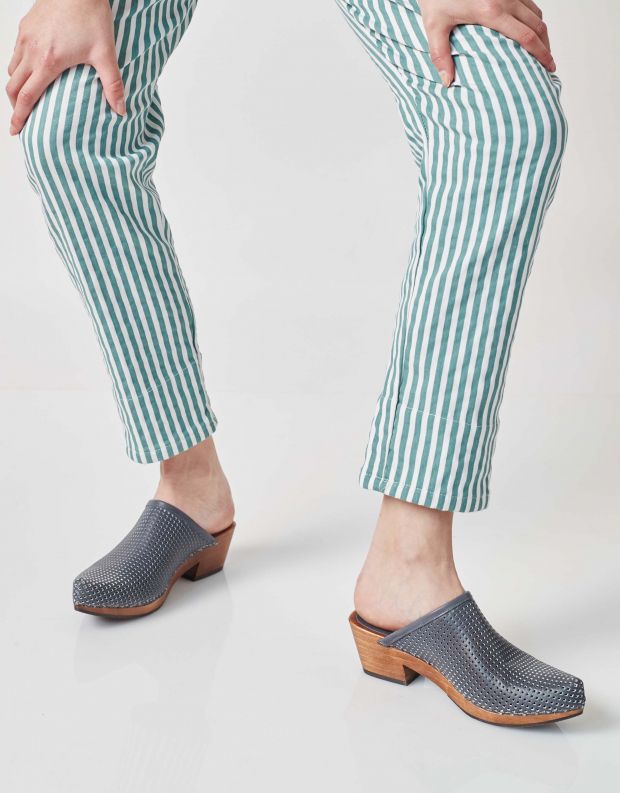 נעלי נשים - Vialis - כפכפי עץ מחוררים DAIDAI - כחול