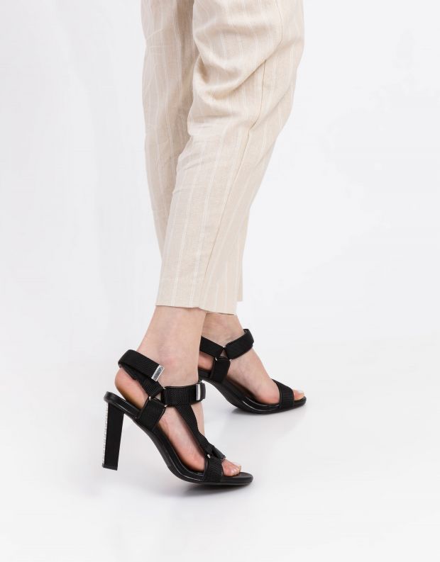 נעלי נשים - United Nude - סנדלים AURA עם עקב גבוה - שחור