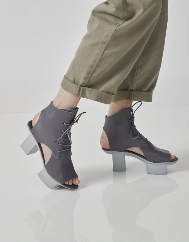 נעלי נשים - Trippen - סנדלי עור MISSION HAPP - אפור