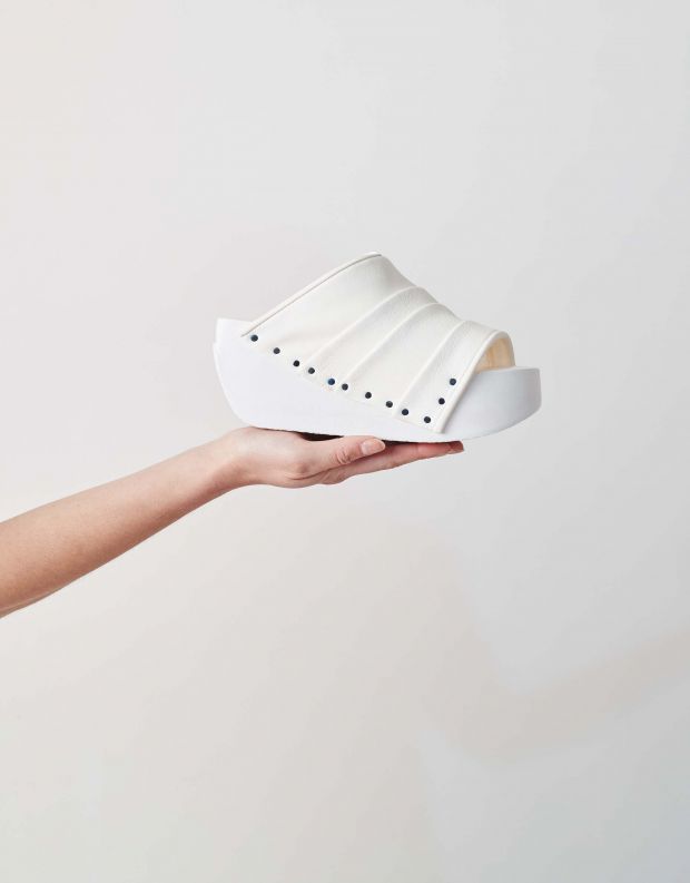 נעלי נשים - Trippen - כפכפי פלטפורמה TENDA WOOD - לבן