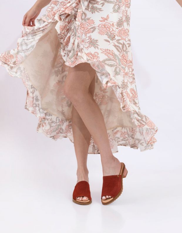 נעלי נשים - El Naturalista - כפכפי עור מחוררים  SABAL - חמרה