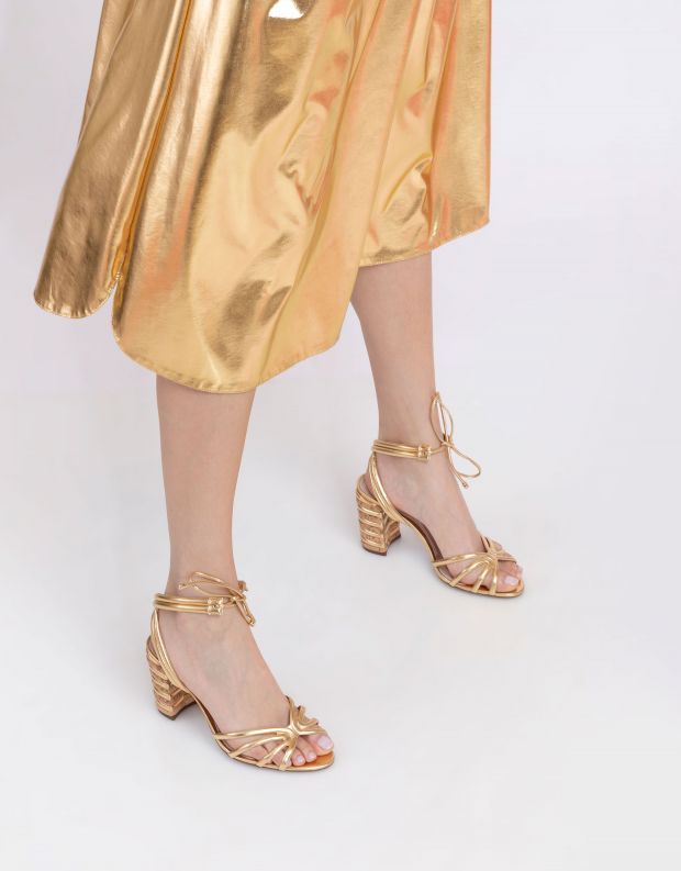 נעלי נשים - Schutz - סנדלי עקב עם קשירה LETY - זהב