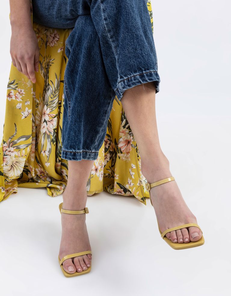 נעלי נשים - Jeffrey Campbell - סנדלי עקב עם רצועה JERROD - צהוב