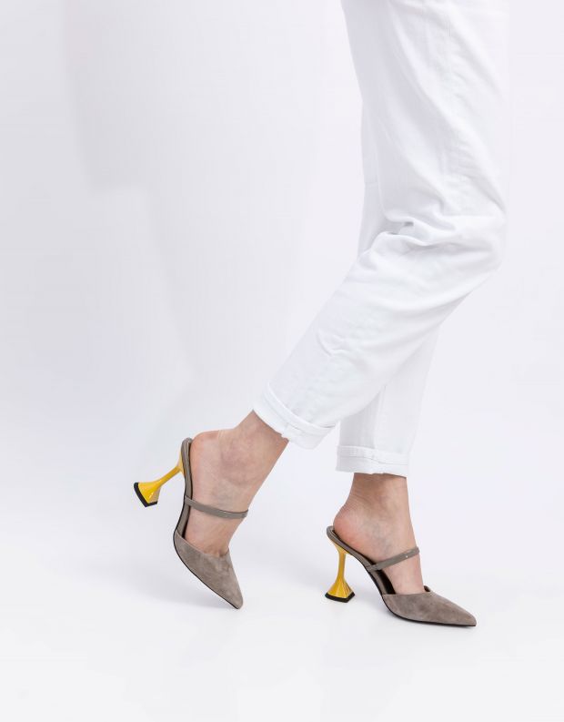 נעלי נשים - Jeffrey Campbell - כפכפים עם עקב ZIVOT - אפור   צהוב