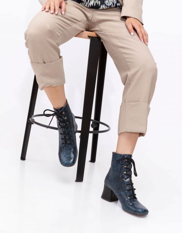 נעלי נשים - Chie Mihara - מגפוני נחש עם שרוכים MALI - כחול