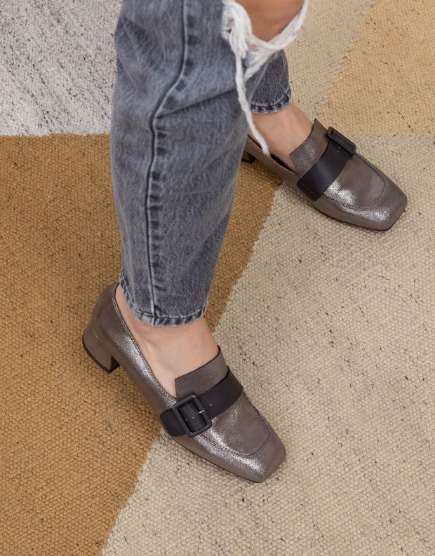 נעלי נשים - Chie Mihara - נעלי מוקסנים עם עקב REVA - כסף