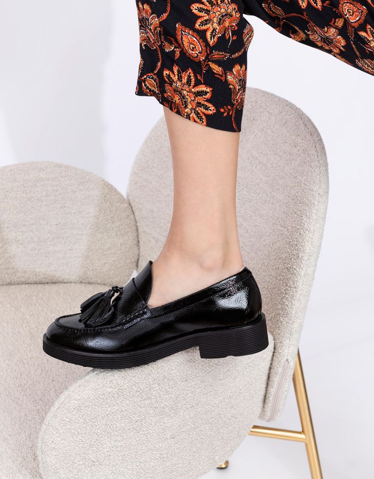נעלי נשים - Jeffrey Campbell - מוקסיניים LENNA עם גדילים - שחור