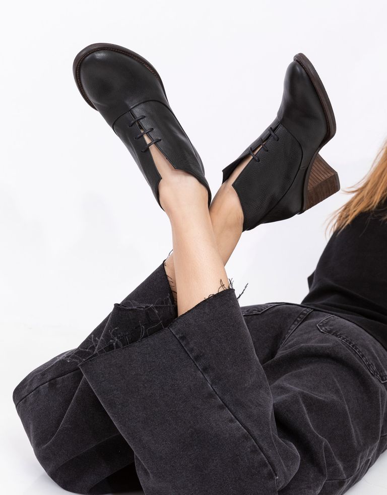 נעלי נשים - Vialis - מגפוני עור עם עקב FILIPA - שחור