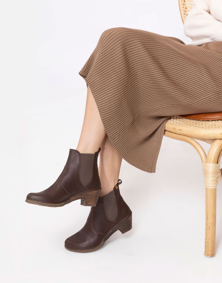 נעלי נשים - El Naturalista - מגפונים עם עקב SYLVAN - חום