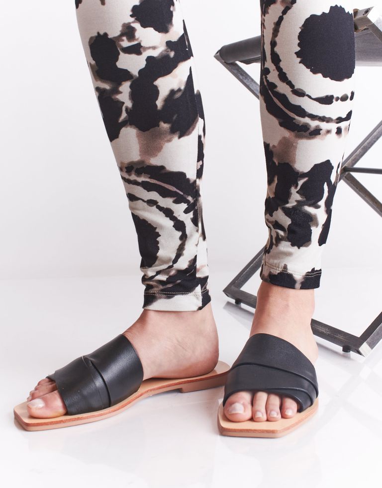 נעלי נשים - SOL SANA - כפכפי עור שטוחים PENNY - שחור