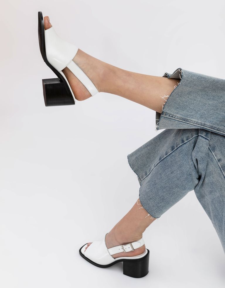 נעלי נשים - Jeffrey Campbell - סנדלי עקב עם אבזם FLANDER - לבן