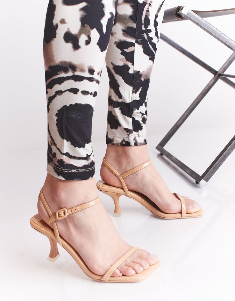 נעלי נשים - Jeffrey Campbell - סנדלי עקב לק JERROD - ניוד4