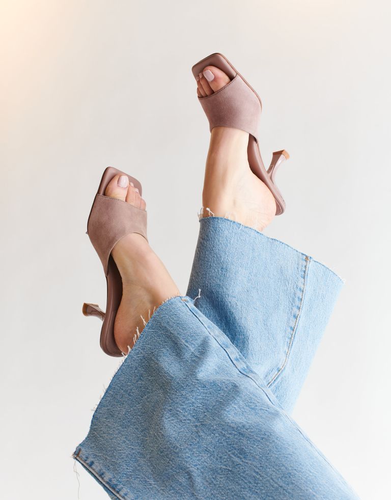 נעלי נשים - Jeffrey Campbell - כפכפי זמש עם עקב MR BIG - אפור