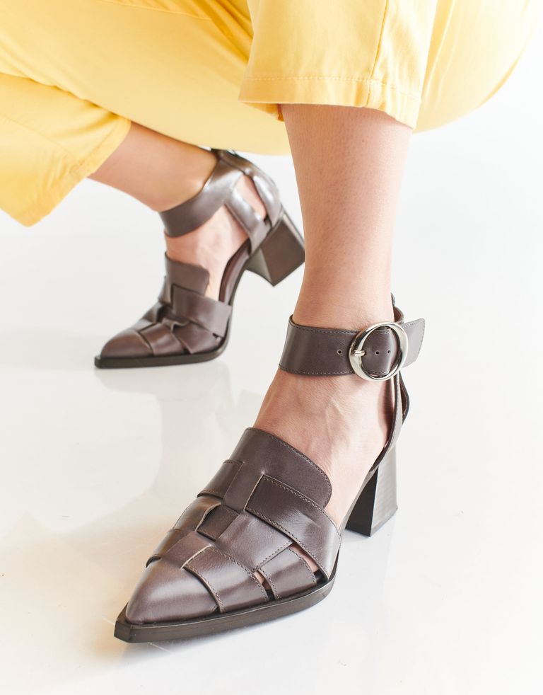 נעלי נשים - Jeffrey Campbell - סנדלי עקב מעור MARIA - אפור