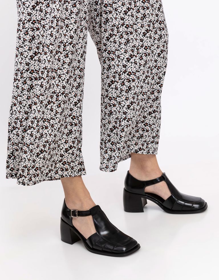 נעלי נשים - Jeffrey Campbell - סנדלים סגורים עם עקב OTTO - שחור