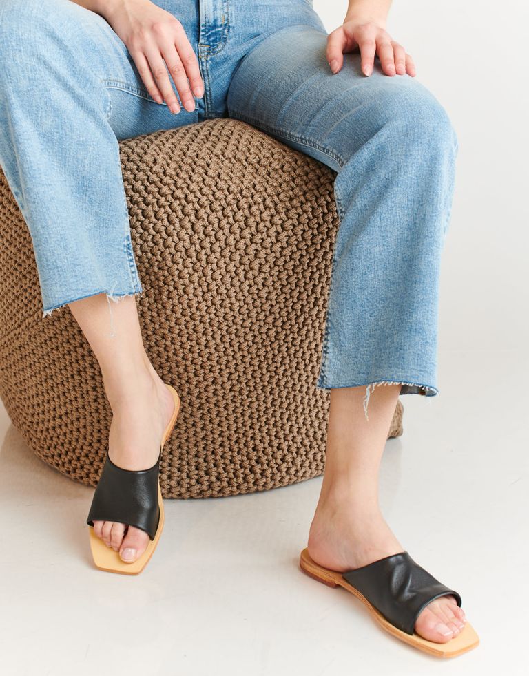 נעלי נשים - SOL SANA - כפכפי עור שטוחים BRETT - שחור