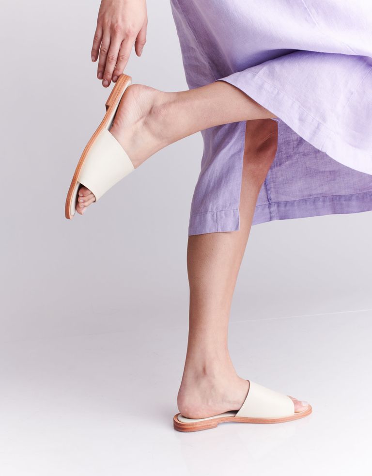 נעלי נשים - SOL SANA - כפכפי עור שטוחים TASHA - אופוויט