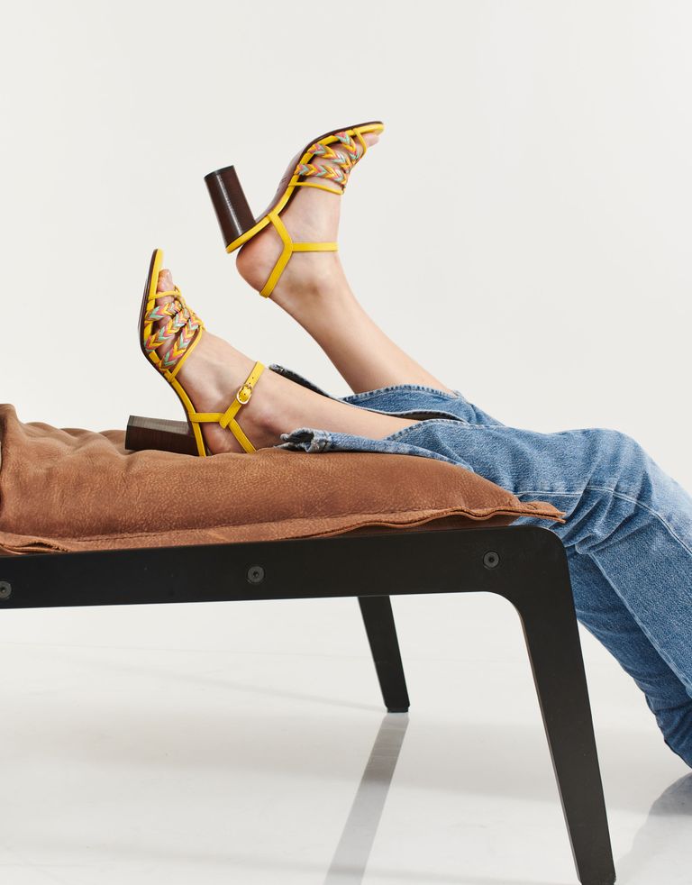 נעלי נשים - Chie Mihara - סנדלי עקב BARI - צהוב