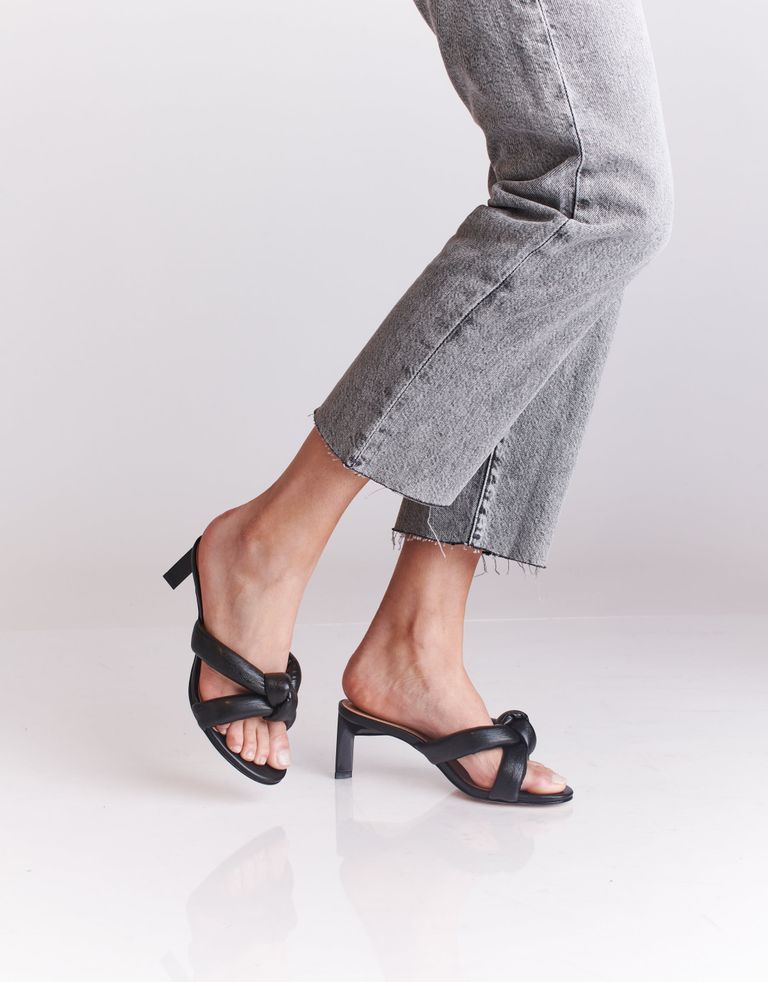 נעלי נשים - Schutz - כפכפי עקב SAMMY - שחור