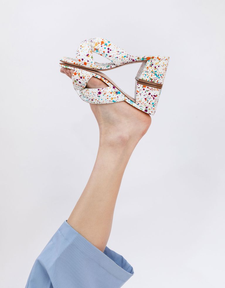 נעלי נשים - Schutz - כפכפים צבעוניים BUTTERFLY - לבן