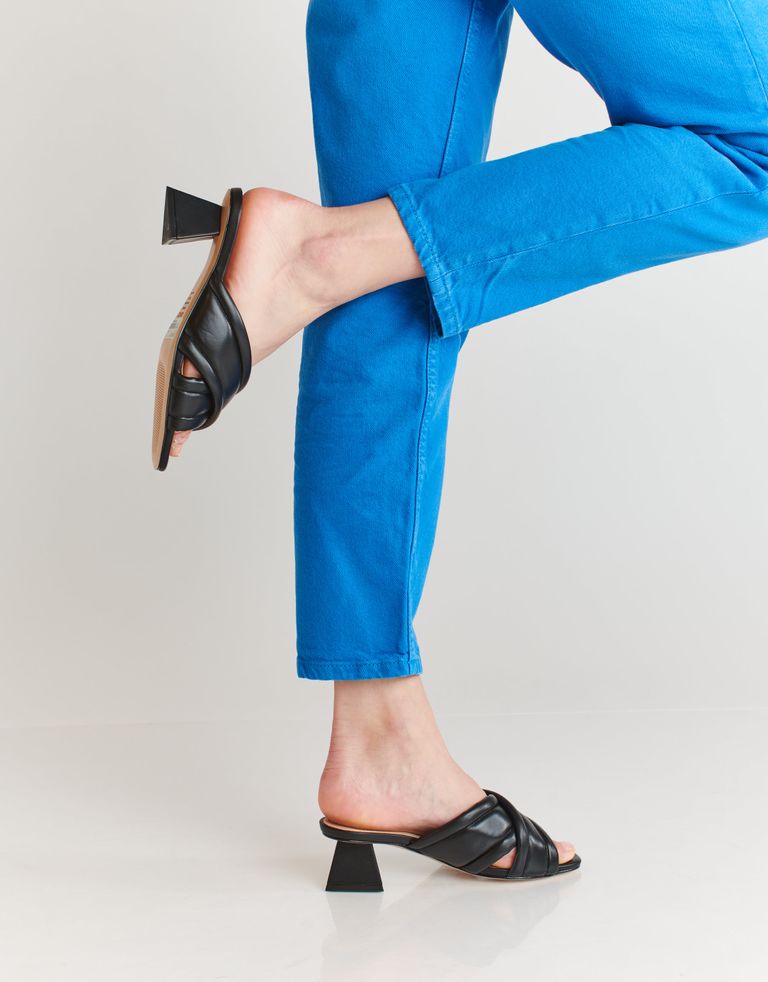 נעלי נשים - Schutz - כפכפי איקס SORAYA - שחור