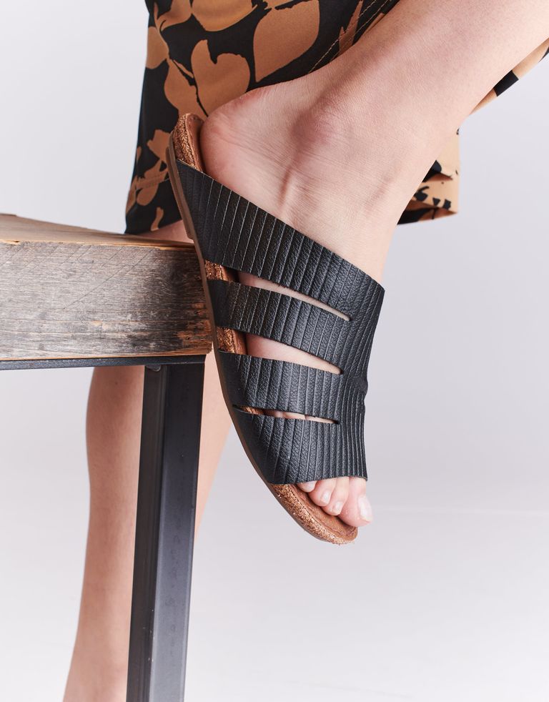 נעלי נשים - Klub Nico - כפכפי עור שטוחים GILIANA - שחור