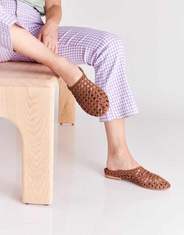 נעלי נשים - Salt+Umber - כפכפים שטוחים SHANTI - חום