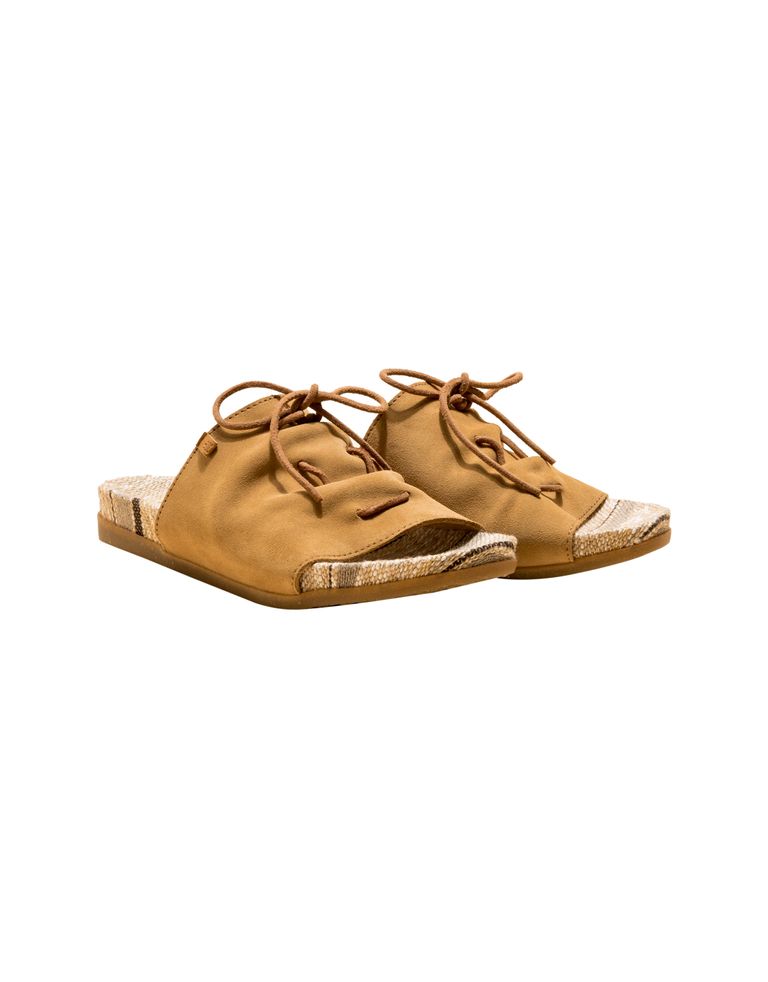 נעלי נשים - El Naturalista - כפכפי זמש עם שרוך ZUMAIA - קאמל