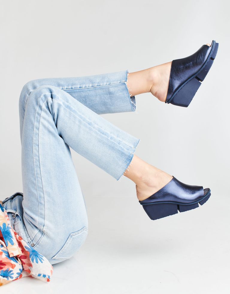 נעלי נשים - Trippen - כפכפי עור SOLO SPLITT - כחול