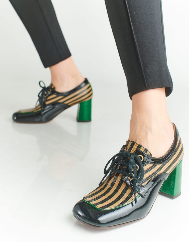 נעלי נשים - Chie Mihara - נעלי עקב עם שרוכים PABIZU - שחור פסים
