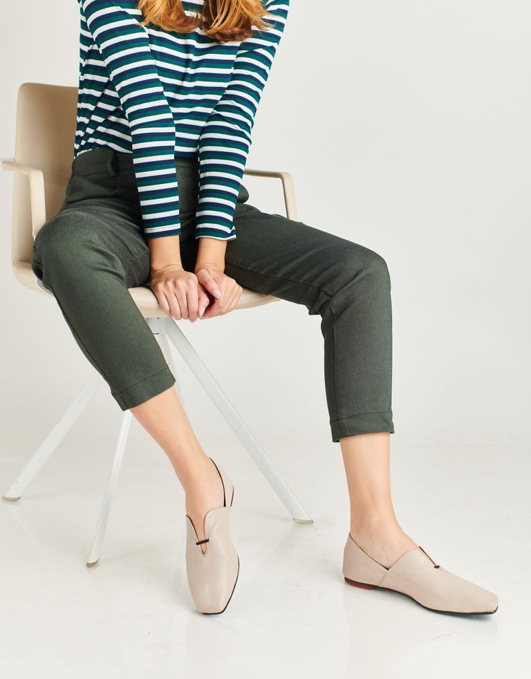 נעלי נשים - Yuko Imanishi - נעלי עור שטוחות AZU - אפור בהיר4