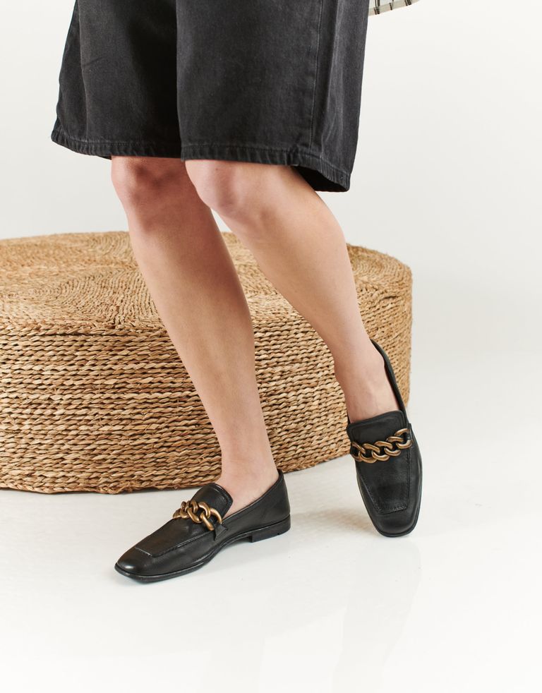 נעלי נשים - Lemargo - מוקסינים עם שרשרת GIADA - שחור