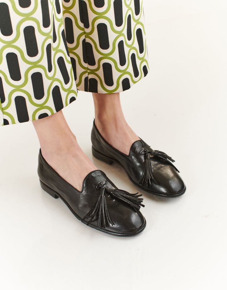 נעלי נשים - Lemargo - מוקסינים עם פרנזים SUSY - שחור