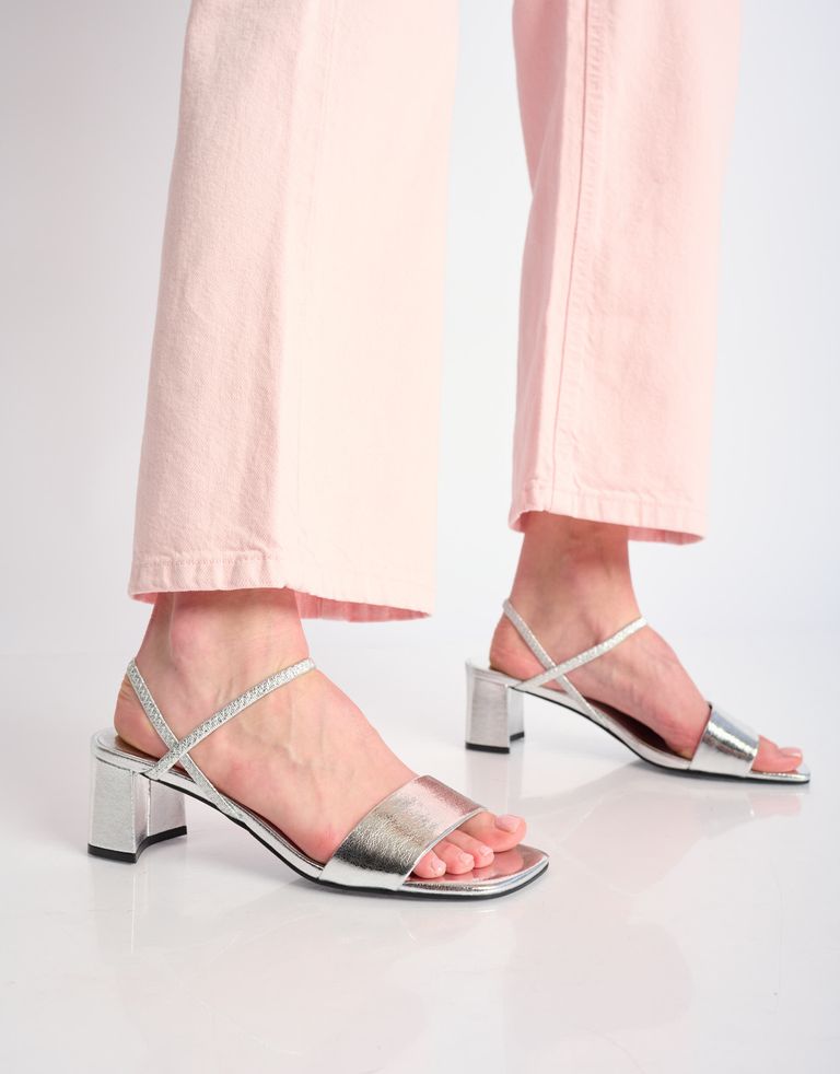 נעלי נשים - Jeffrey Campbell - סנדלי דמוי עור ADAPT - כסף4