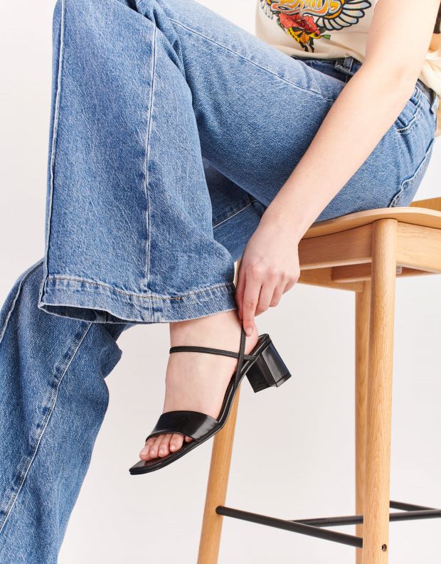 נעלי נשים - Jeffrey Campbell - סנדלי דמוי עור ADAPT - שחור