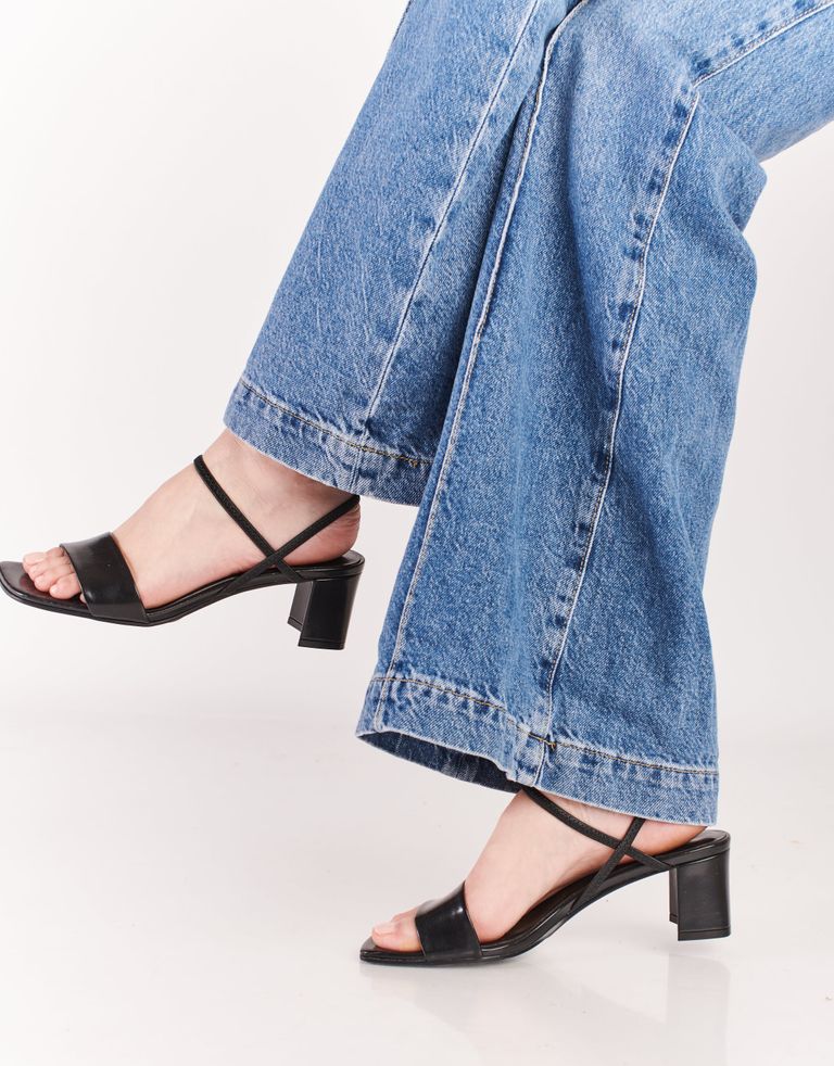 נעלי נשים - Jeffrey Campbell - סנדלי דמוי עור ADAPT - שחור2