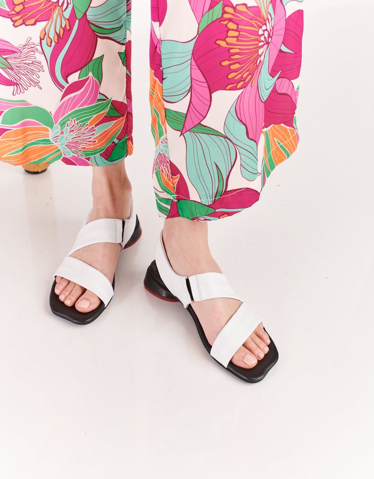 נעלי נשים - Yuko Imanishi - סנדלים מעור SAYA - לבן