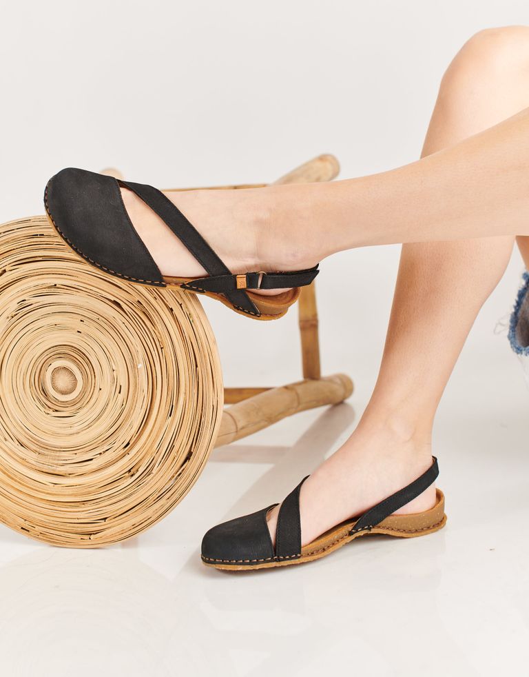 נעלי נשים - El Naturalista - סנדלים סגורים PANGLAO - שחור