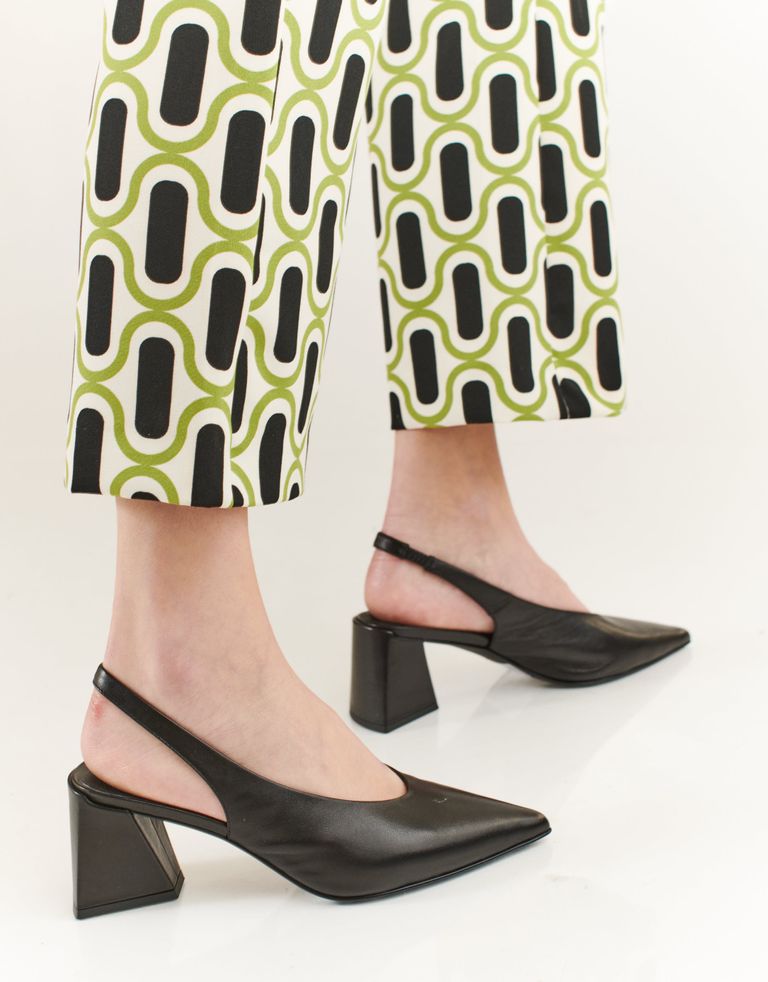 נעלי נשים - Jeffrey Campbell - נעלי סירה עם עקב ANARCHIA - שחור2