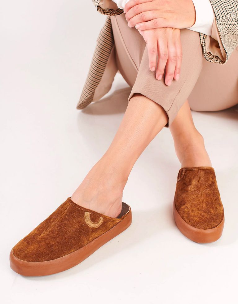 נעלי נשים - Aro - כפכפי זמש UMA - קאמל