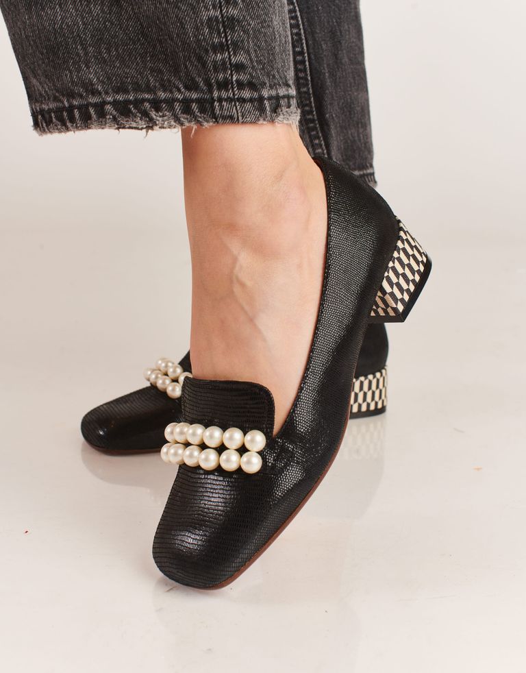 נעלי נשים - Chie Mihara - נעלי מוקסין עם עקב IDAKO - שחור