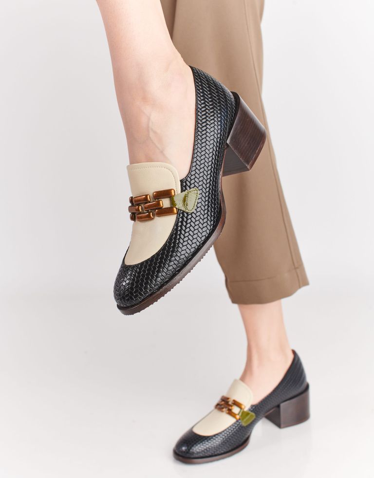 נעלי נשים - Chie Mihara - נעלי מוקסין QUESUA - שחור