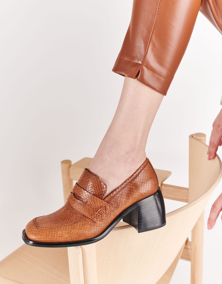 נעלי נשים - Jeffrey Campbell - מוקסינים ECOLE נחש - חום2