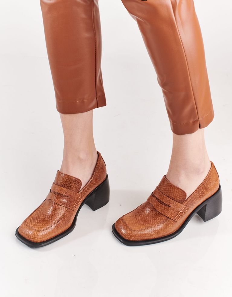 נעלי נשים - Jeffrey Campbell - מוקסינים ECOLE נחש - חום4