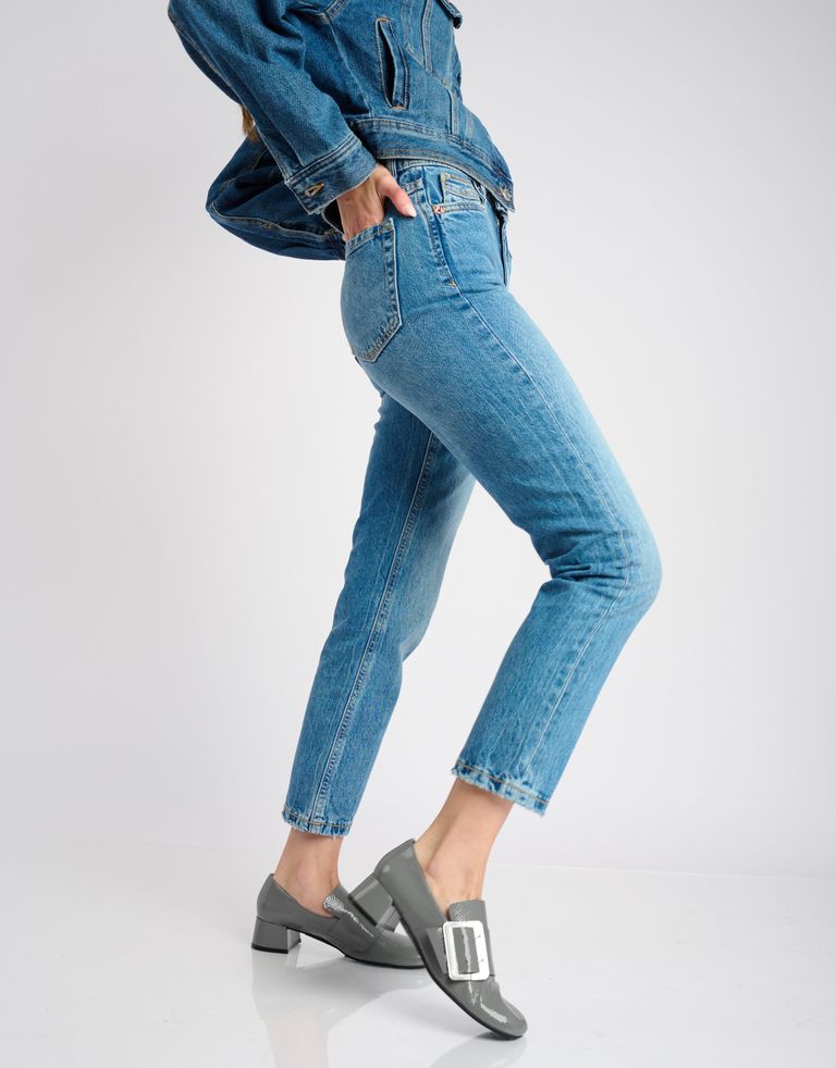 נעלי נשים - Jeffrey Campbell - נעליי לק עם אבזם PROCTOR - אפור2